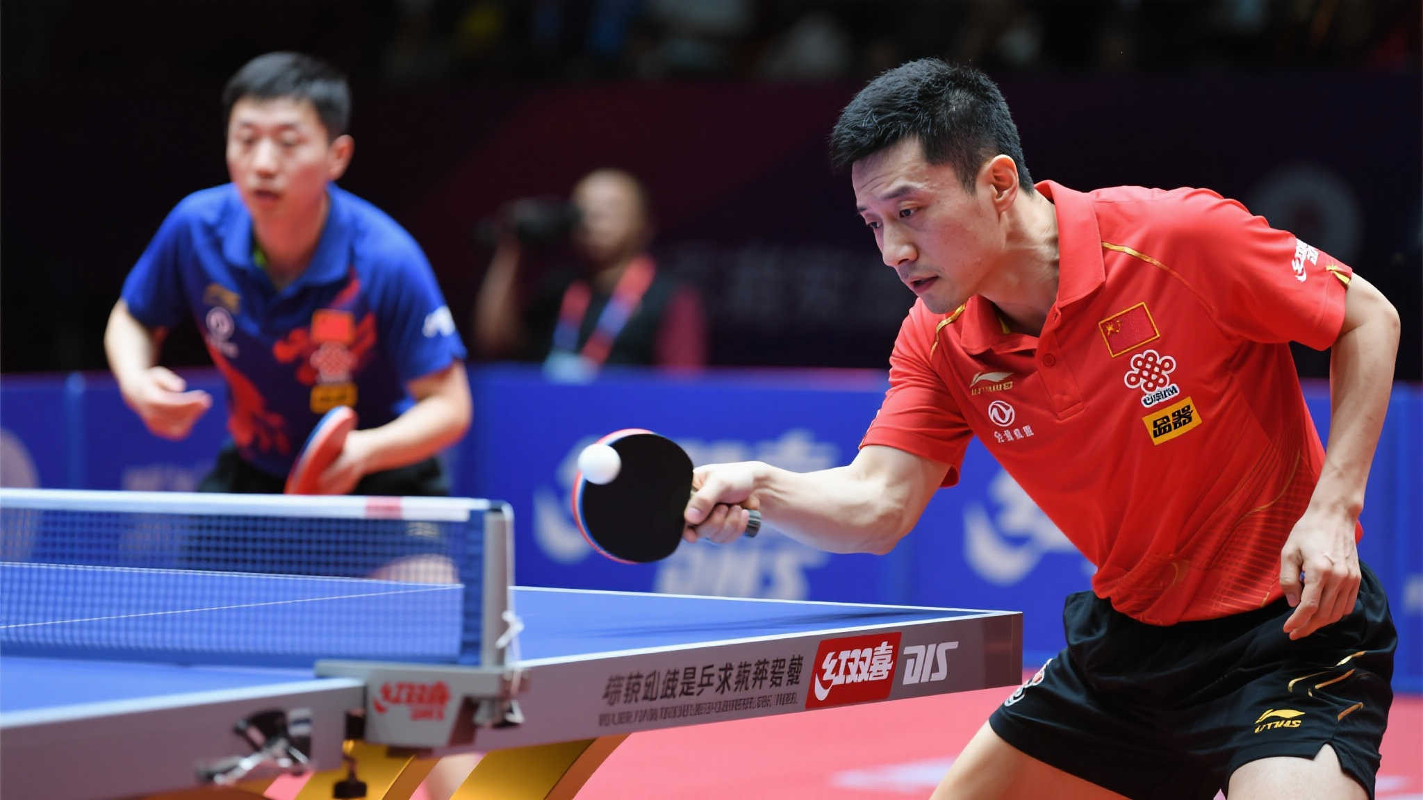 14年前世乒赛：王皓球拍意外损坏引发关注